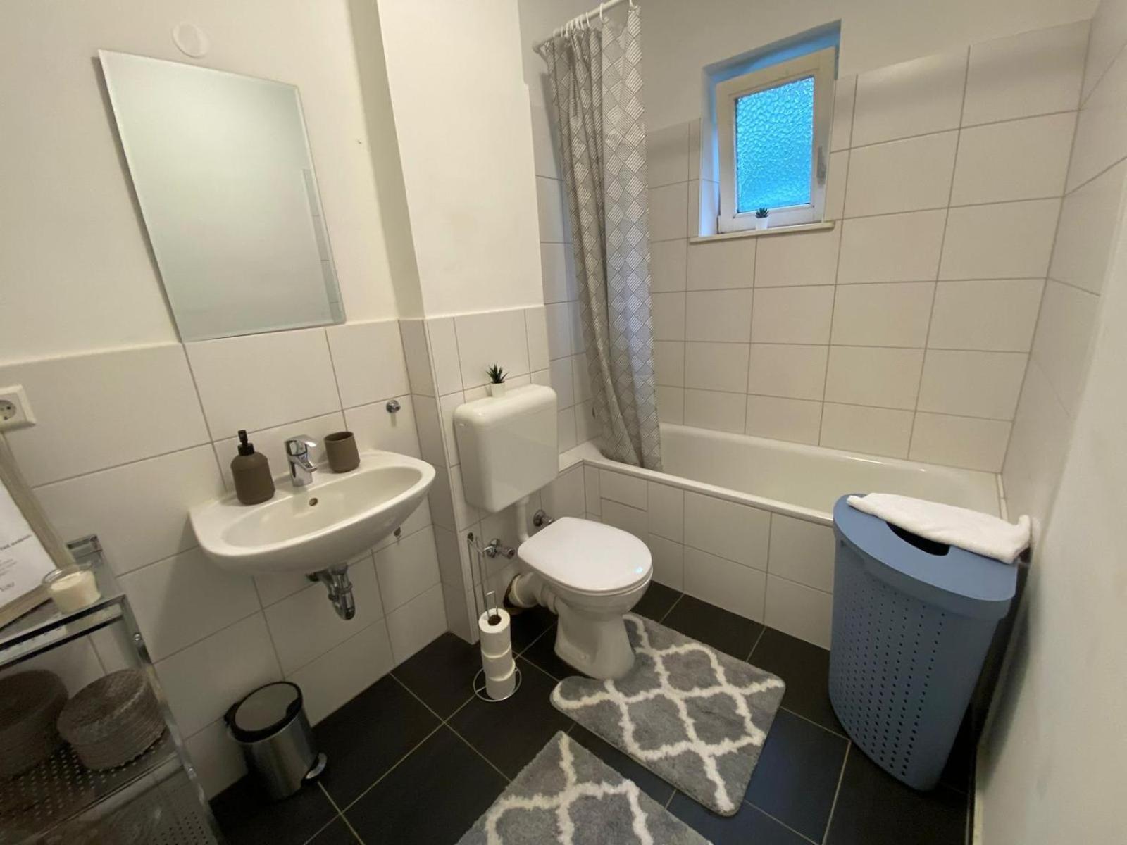 Zentrale 3-Zimmer Wohnung Mit Balkon - Perfekt Fuer Monteure Und Familien نومنستر المظهر الخارجي الصورة